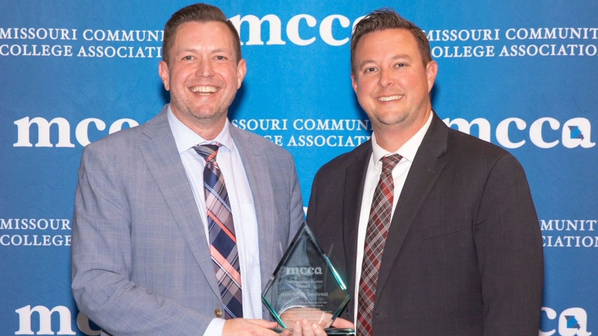 Judge Sechrest Given the Missouri Community College Association Distinguished Alumni Award